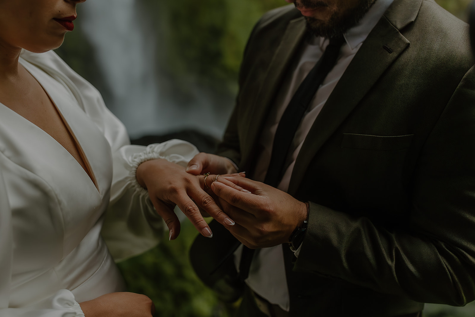 Kvernufoss iceland elopement