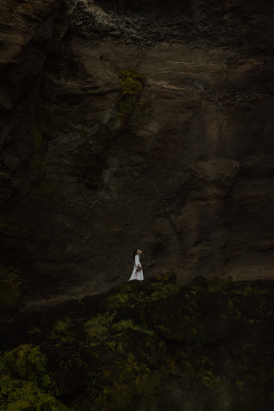 Kvernufoss iceland elopement