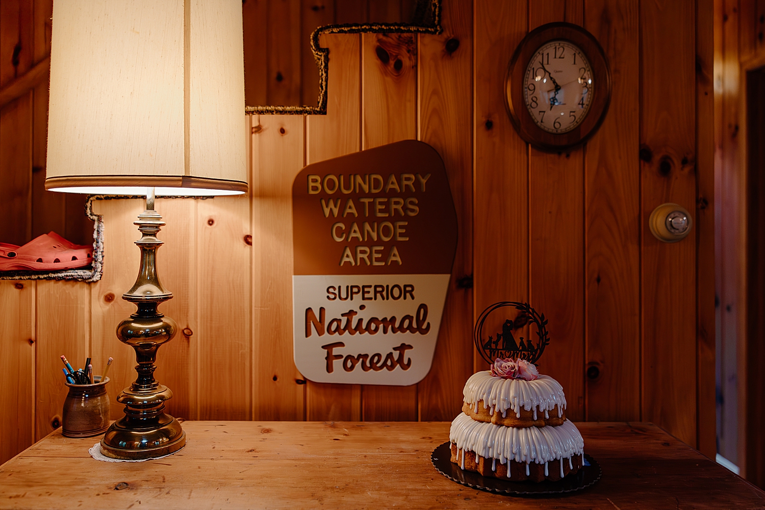 bundt cake on table in cabin by Samantha Burke Photography